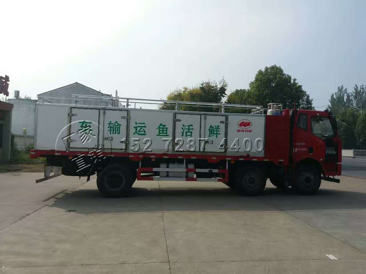 罐体共分为8个独立鱼舱，便于装载不同种类鲜活水产品..jpg